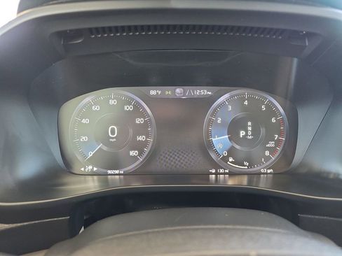 Used 2019 Volvo XC40 T4 Momentum FWD image 12