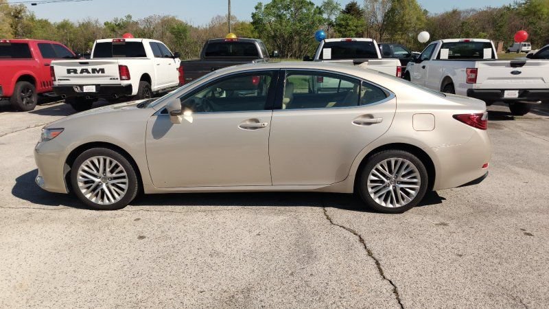 Used 2013 Lexus ES 350 w/ Luxury Pkg FWD image 2