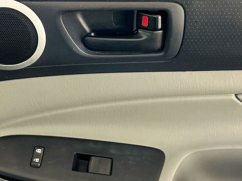 Used 2015 Toyota Tacoma PreRunner w/ SR5 Package image 31