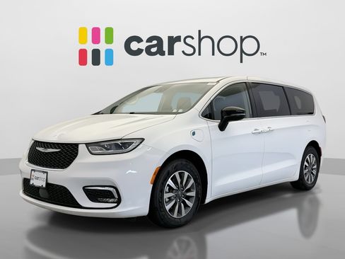 Used 2024 Chrysler Pacifica Limited FWD image 1