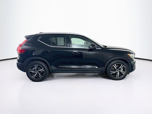 Used 2023 Volvo XC40 B5 Plus AWD/4WD image 10