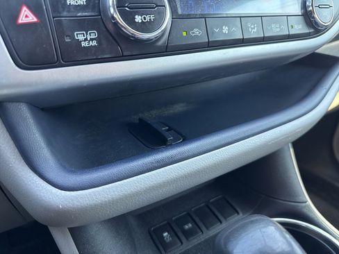 Used 2015 Toyota Highlander Limited image 47