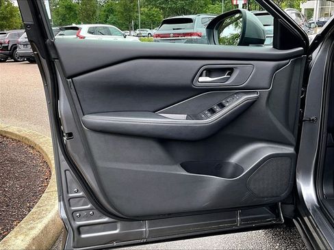 Certified 2026 Nissan Rogue SV AWD/4WD image 9