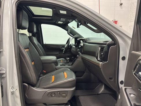 Used 2025 GMC Sierra 1500 AT4 w/ AT4 Premium Package AWD/4WD image 36