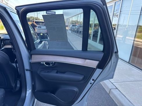 Certified 2025 Volvo XC90 B6 Plus AWD/4WD image 12