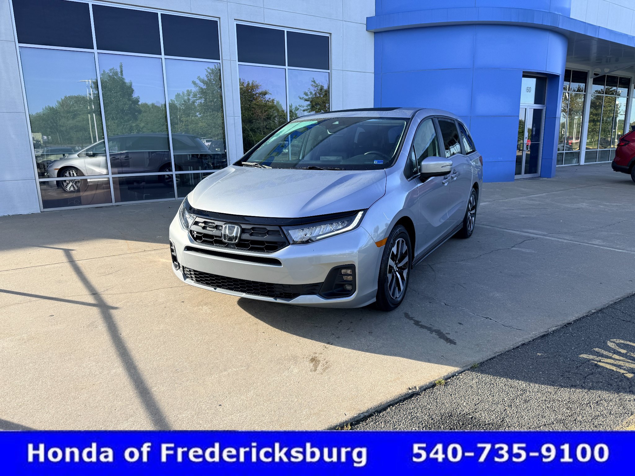 Certified 2025 Honda Odyssey EX-L image 2