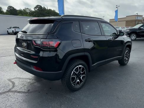Used 2024 Jeep Compass Trailhawk w/ Trailhawk Elite Group AWD/4WD image 8