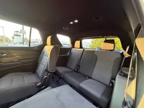 Used 2023 Chevrolet Traverse LT FWD image 26