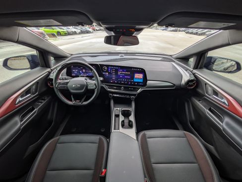 Used 2024 Chevrolet Equinox EV RS FWD image 32