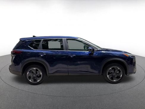 Used 2025 Nissan Rogue SV FWD image 16