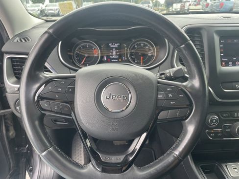 Used 2020 Jeep Cherokee Latitude Plus image 12