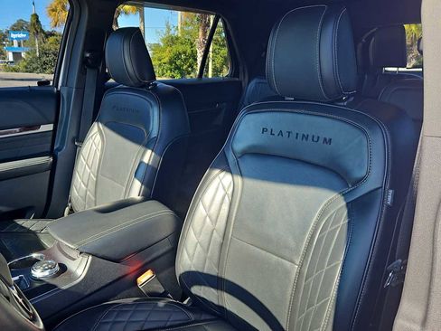 Used 2019 Ford Explorer Platinum image 13