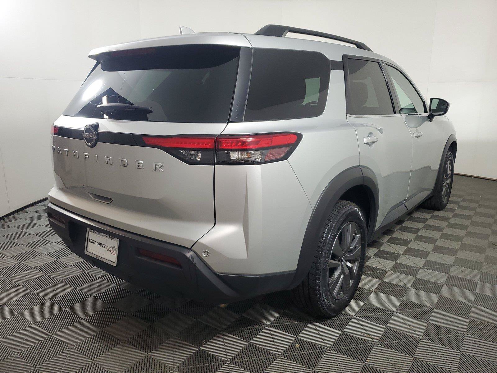 Used 2025 Nissan Pathfinder SV FWD image 6