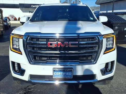 Used 2023 GMC Yukon SLT w/ SLT Luxury Package image 2