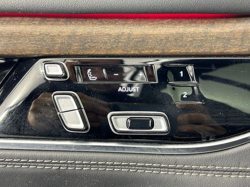 Used 2024 Jeep Grand Wagoneer L 4WD image 40