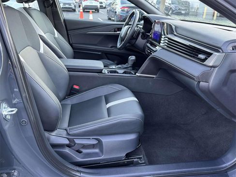Used 2025 Toyota Camry SE image 14