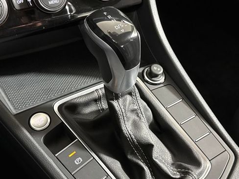 Used 2023 Volkswagen Jetta SE image 36