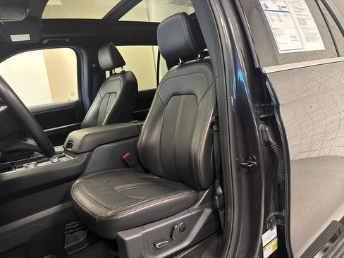 Used 2023 Ford Expedition Limited AWD/4WD image 8