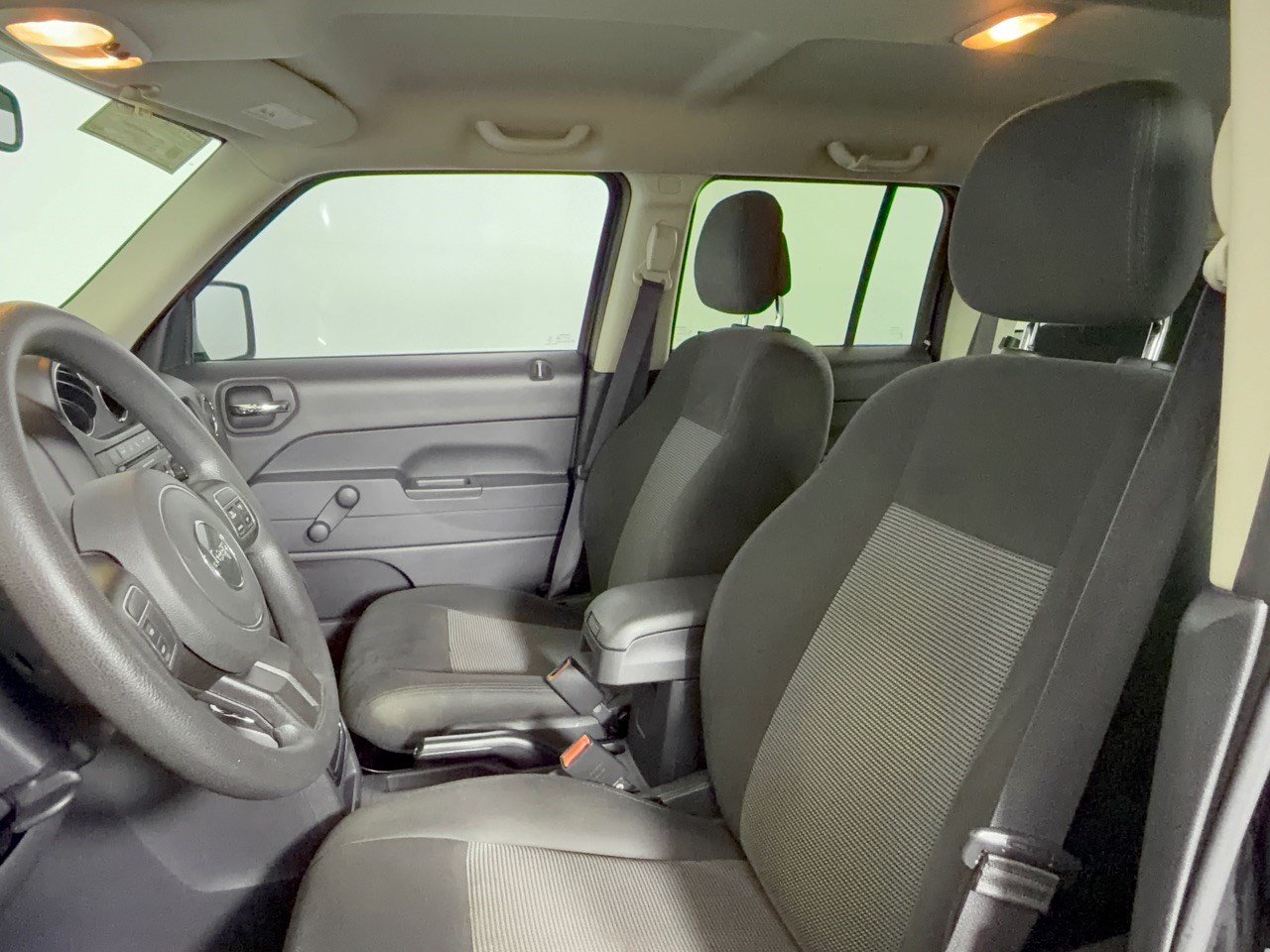 Used 2016 Jeep Patriot Sport FWD image 5