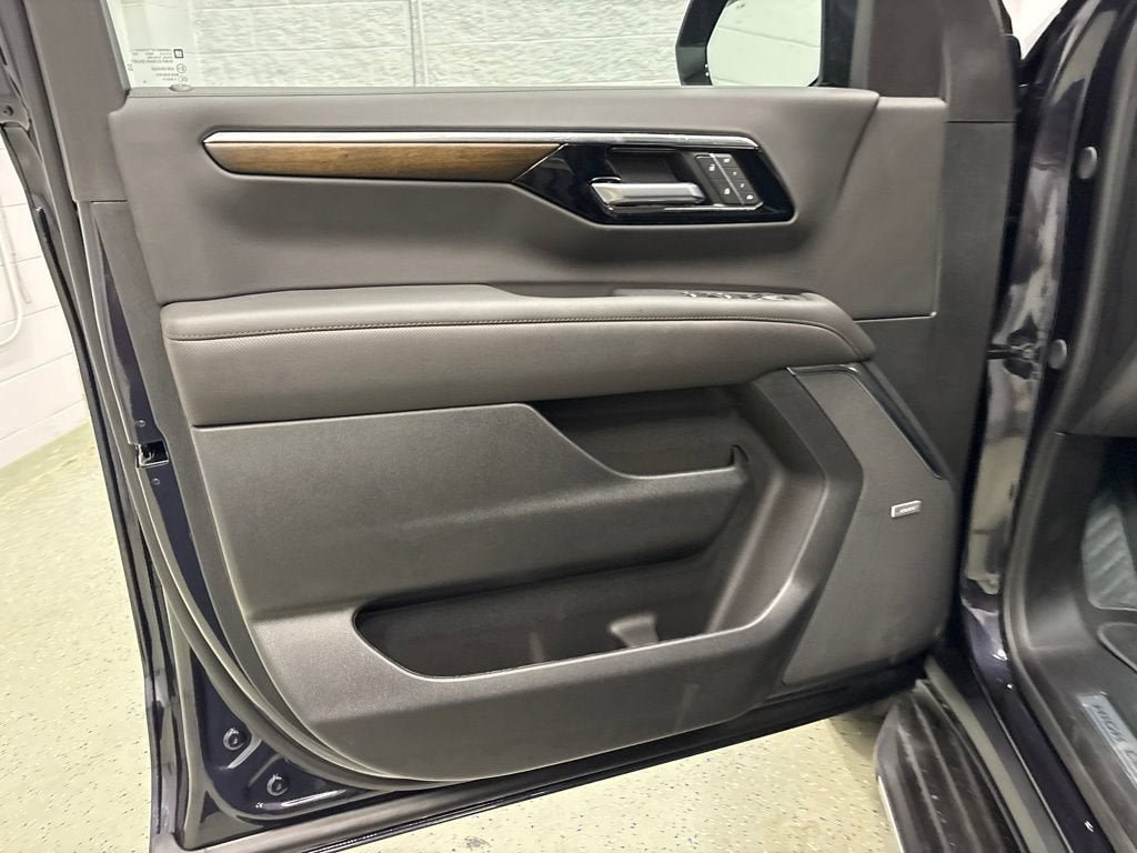 New 2026 Chevrolet Tahoe High Country w/ Sun And Tow Package AWD/4WD image 13