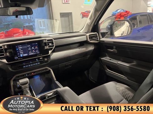 Used 2022 Toyota Tundra SR5 w/ SR5 Convenience Package AWD/4WD image 20