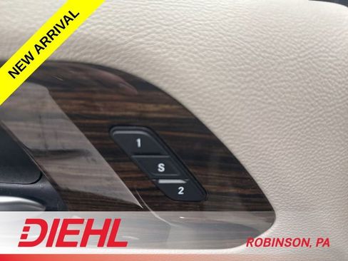 Used 2023 Chrysler Pacifica Limited w/ Uconnect Theater Family Group image 25