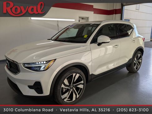 Used 2023 Volvo XC40 B5 Plus w/ Protection Package Premier image 1
