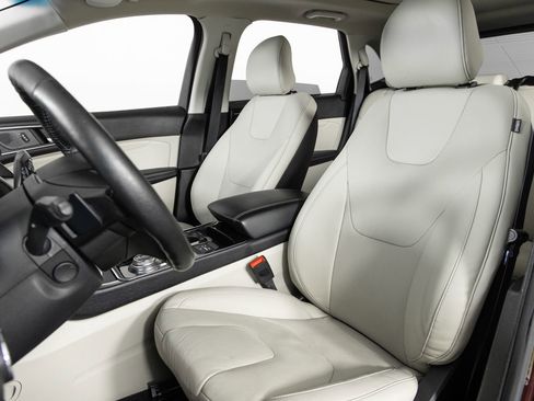 Used 2019 Ford Edge Titanium w/ Equipment Group 301A image 16
