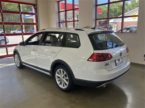 Used 2017 Volkswagen Golf Alltrack SE image 5