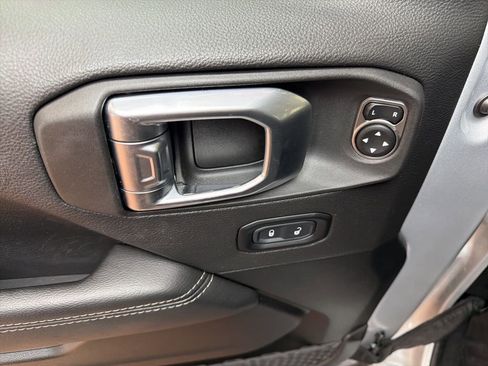 Used 2022 Jeep Wrangler Unlimited Sahara w/ Cold Weather Group image 22