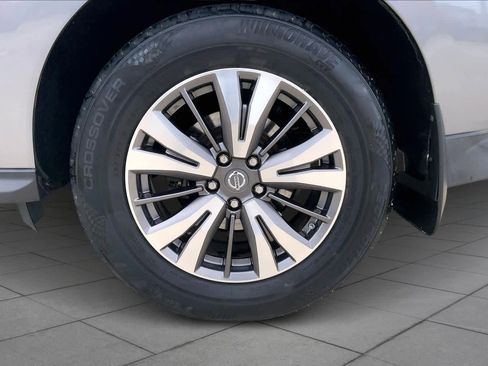 Used 2017 Nissan Pathfinder S image 10