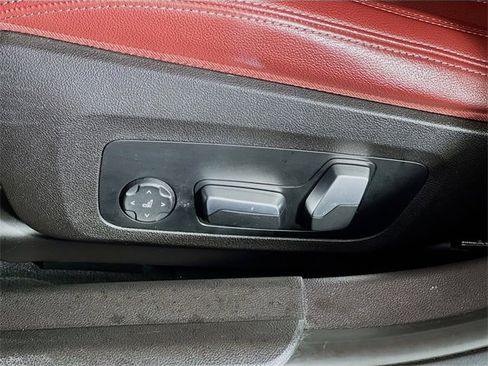 Used 2023 BMW 330i xDrive Sedan w/ Driving Assistance Package image 12