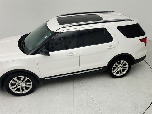 Used 2017 Ford Explorer XLT w/ Equipment Group 202A image 15