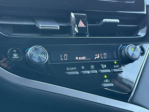 Used 2024 Toyota Camry SE image 21