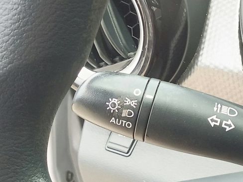 Used 2019 Nissan Kicks SV FWD image 30