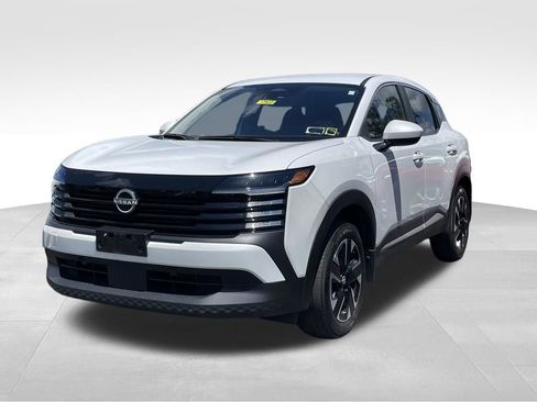Certified 2025 Nissan Kicks SV AWD/4WD image 2