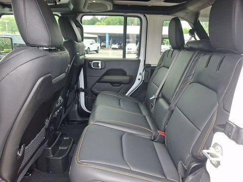 Used 2024 Jeep Wrangler Unlimited Sahara w/ Technology Group AWD/4WD image 12