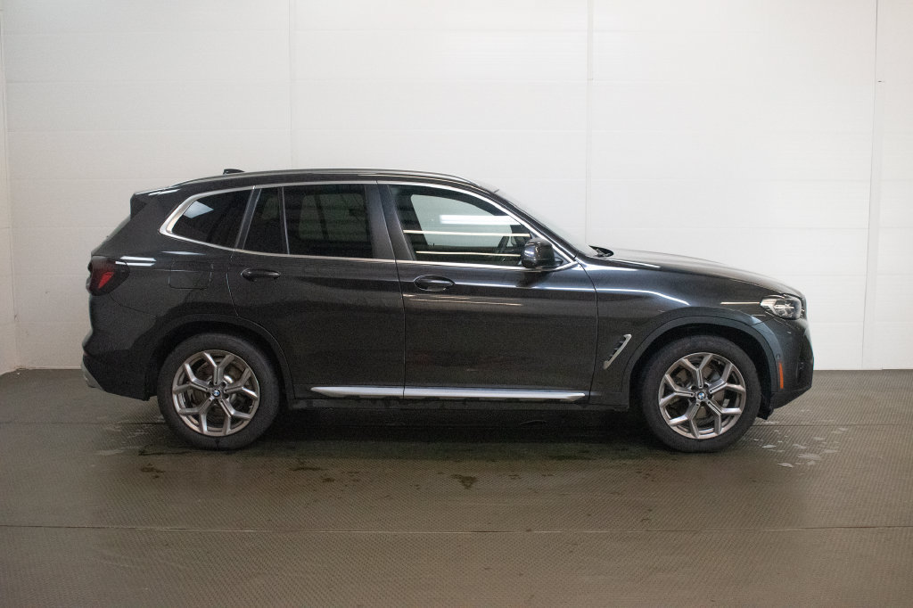 Used 2024 BMW X3 xDrive30i w/ Premium Package w/ZPA AWD/4WD image 3