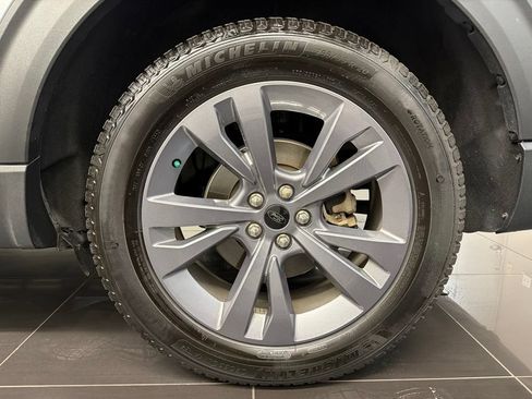 Certified 2022 Ford Explorer XLT w/ Equipment Group 202A AWD/4WD image 7