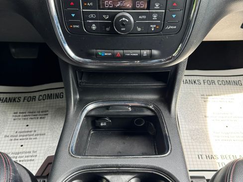 Used 2019 Dodge Grand Caravan GT FWD image 17
