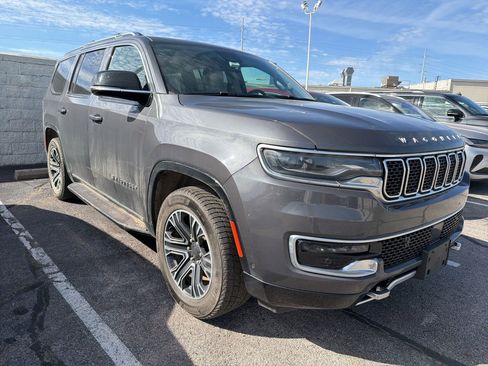 Used 2023 Jeep Wagoneer Series II w/ HD Trailer Tow Package image 3