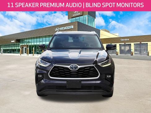 Used 2021 Toyota Highlander Limited FWD image 2