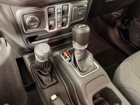 Used 2024 Jeep Wrangler Sport S image 17