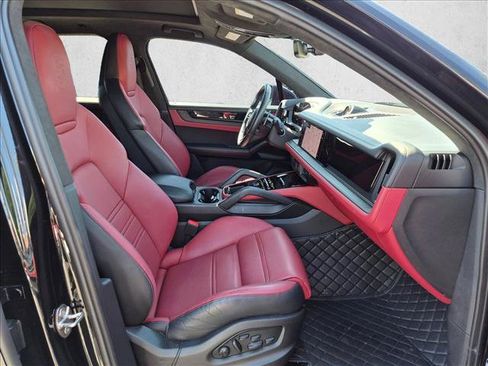 Used 2025 Porsche Cayenne GTS AWD/4WD image 20