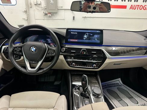 Used 2023 BMW 540i xDrive w/ Premium Package image 31
