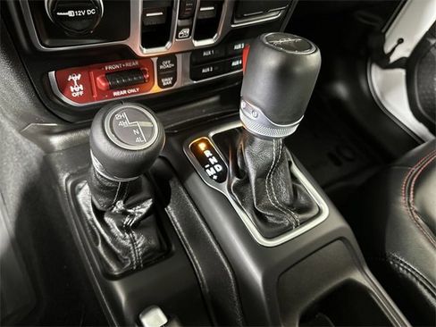 Used 2025 Jeep Gladiator Rubicon w/ Convenience Group image 16