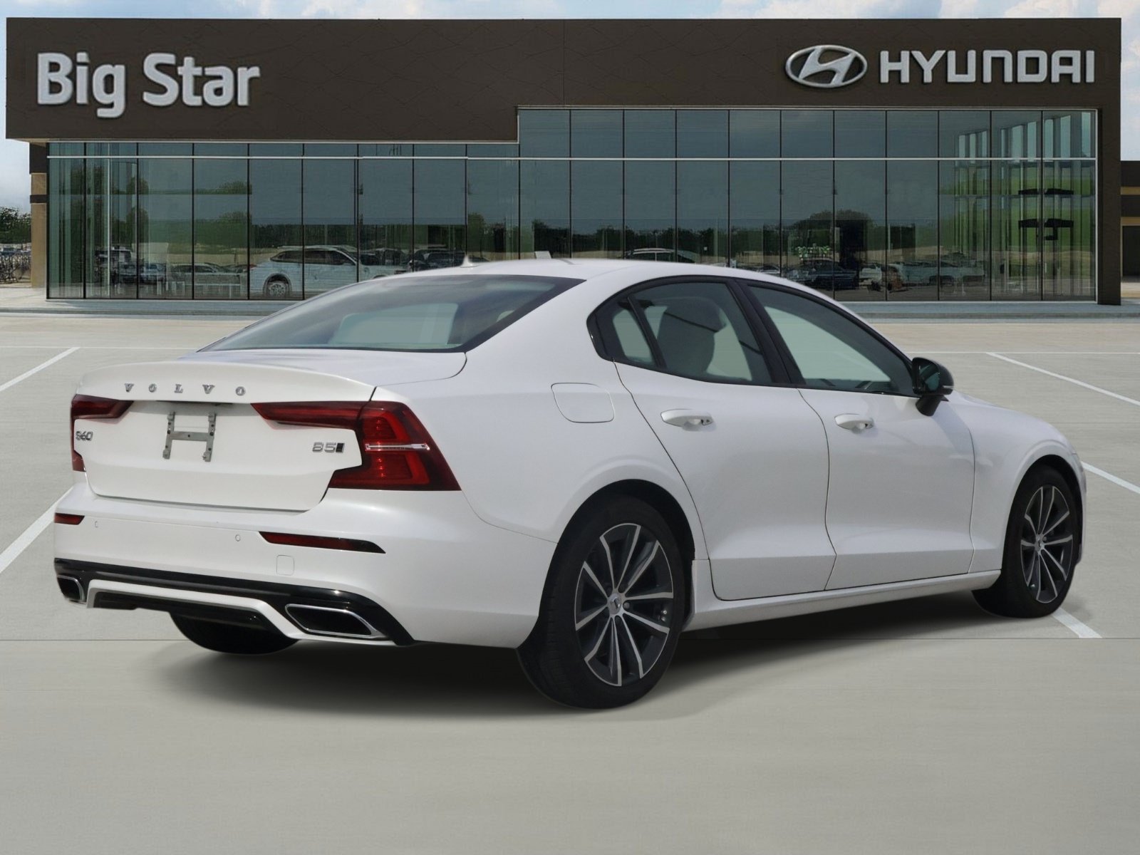 Used 2022 Volvo S60 B5 Momentum AWD/4WD image 4