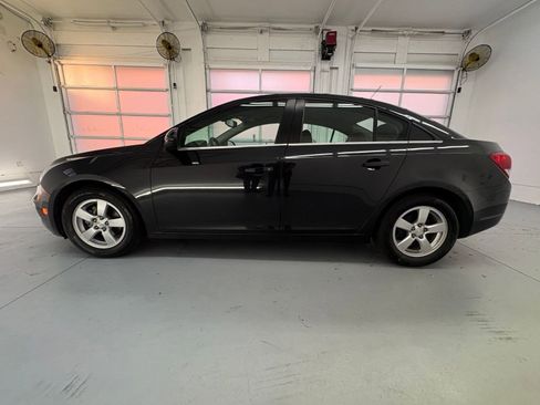 Used 2015 Chevrolet Cruze LT w/ Technology Package image 2