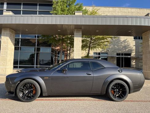 Used 2022 Dodge Challenger R/T Scat Pack RWD image 3