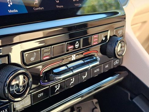 New 2025 Jeep Grand Cherokee Limited image 16